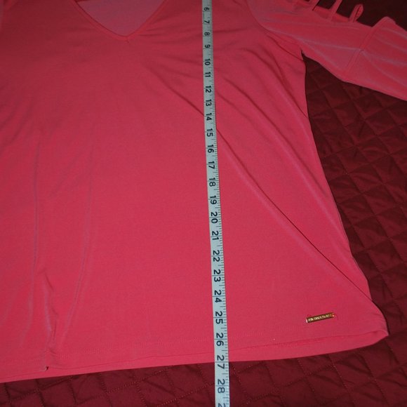 Michael Kors Coral V-neck Top w/Ladderback Sleeves - XL - Picture 9 of 13